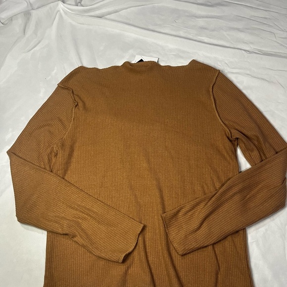 ✨Design History Tan Ribbed Knit Top - Picture 3 of 4
